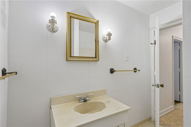 144 N Dithridge Street 207, Oakland, PA 15213