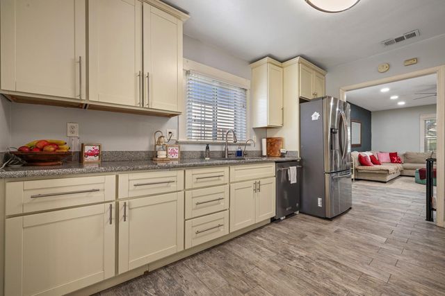 315 Kimble St, Modesto, CA 95354