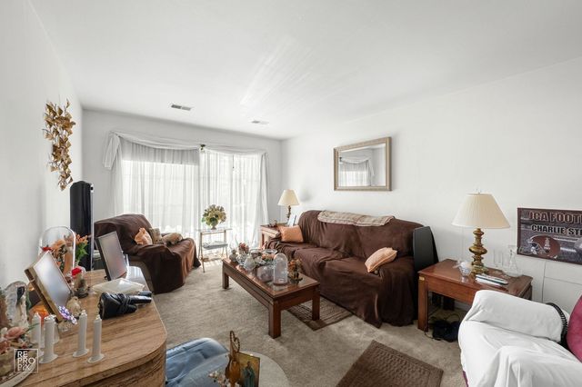 6135 W 94th Street B1, Oak Lawn, IL 60453