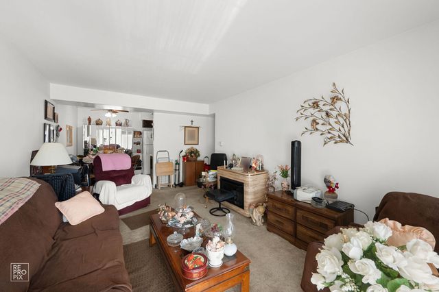 6135 W 94th Street B1, Oak Lawn, IL 60453