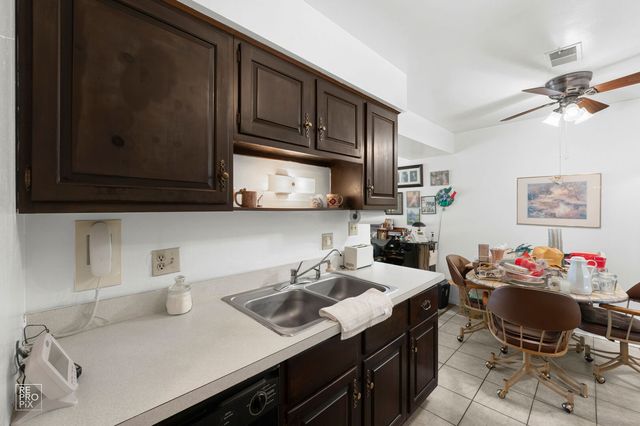 6135 W 94th Street B1, Oak Lawn, IL 60453