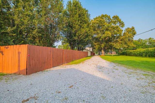 6211 Woodbury Hwy, Manchester, TN 37355
