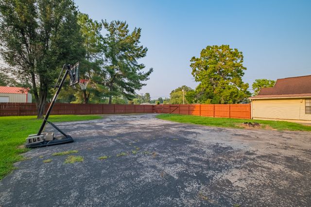 6211 Woodbury Hwy, Manchester, TN 37355