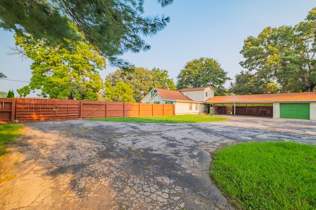 6211 Woodbury Hwy, Manchester, TN 37355