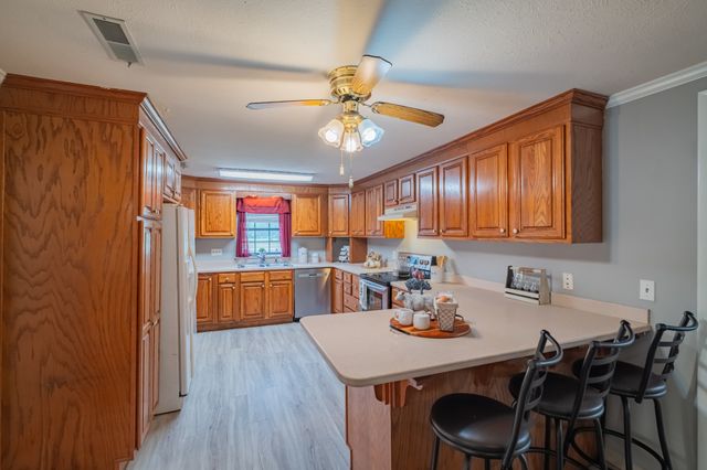 6211 Woodbury Hwy, Manchester, TN 37355