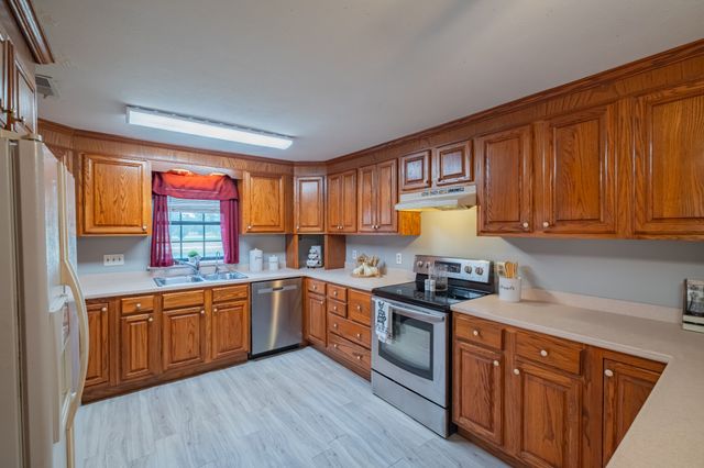 6211 Woodbury Hwy, Manchester, TN 37355
