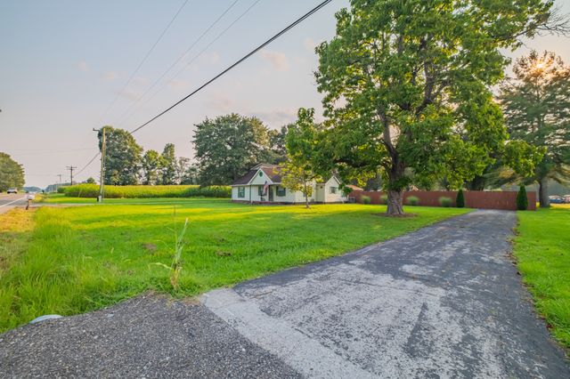 6211 Woodbury Hwy, Manchester, TN 37355