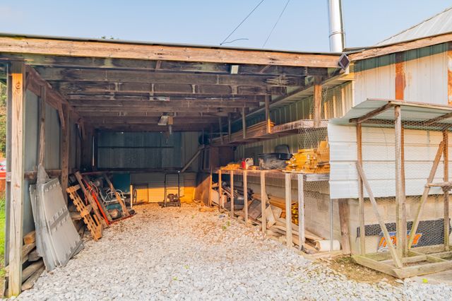 6211 Woodbury Hwy, Manchester, TN 37355