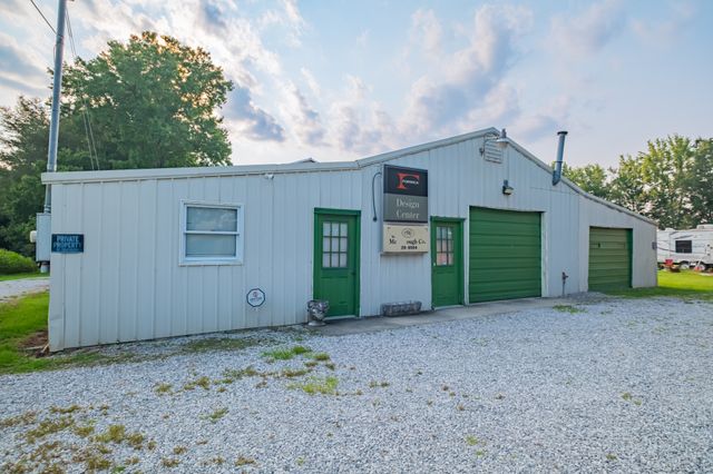 6211 Woodbury Hwy, Manchester, TN 37355
