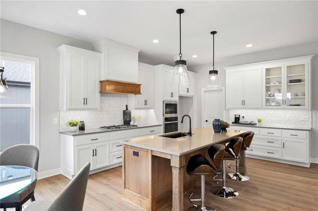 17135 S Barstow Street, Olathe, KS 66062