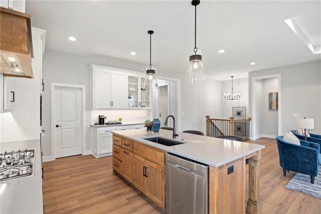 17135 S Barstow Street, Olathe, KS 66062