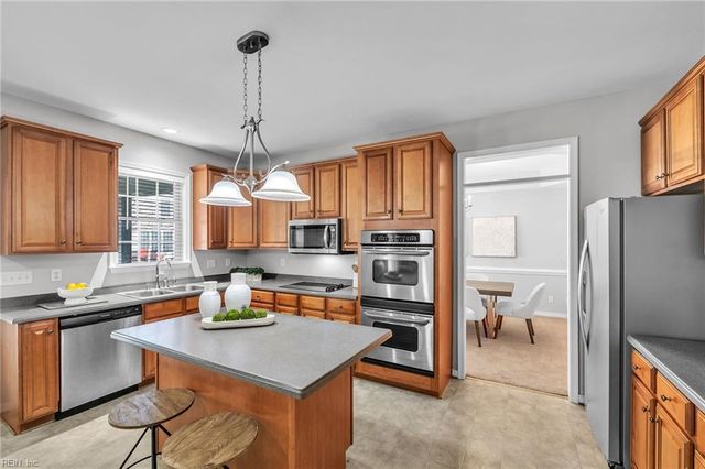 13357 Inlet Cove LN, Carrollton, VA 23314