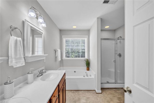 13357 Inlet Cove LN, Carrollton, VA 23314