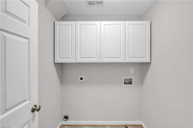 13357 Inlet Cove LN, Carrollton, VA 23314