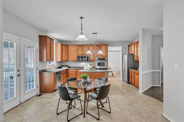 13357 Inlet Cove LN, Carrollton, VA 23314