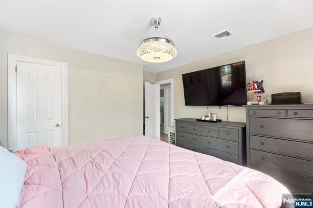 49 Walnut Street, Teaneck, NJ 07666