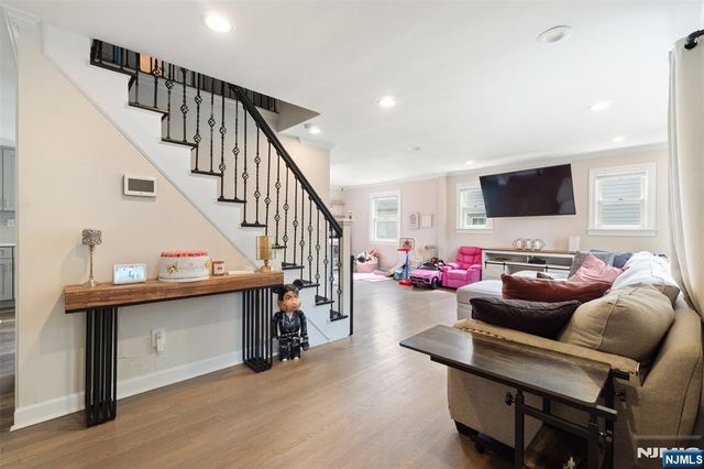 49 Walnut Street, Teaneck, NJ 07666