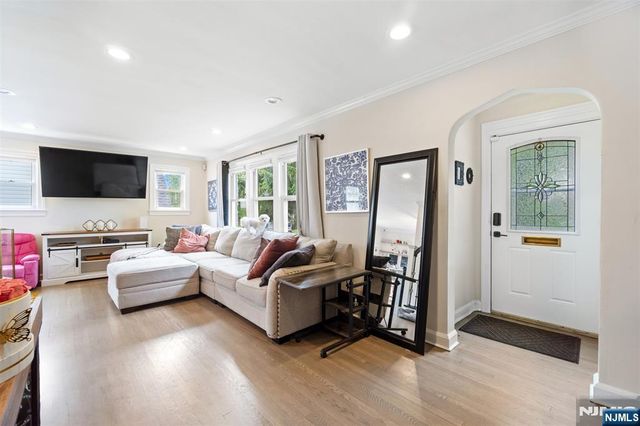 49 Walnut Street, Teaneck, NJ 07666