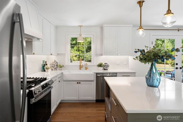 5356 Ruby Place NE, Bainbridge Island, WA 98110
