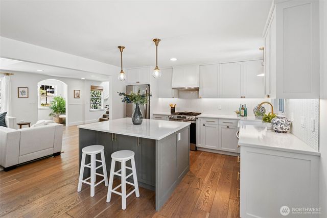5356 Ruby Place NE, Bainbridge Island, WA 98110
