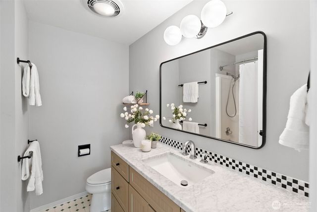 5356 Ruby Place NE, Bainbridge Island, WA 98110