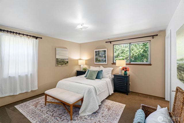 5356 Ruby Place NE, Bainbridge Island, WA 98110