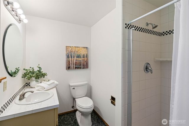 5356 Ruby Place NE, Bainbridge Island, WA 98110