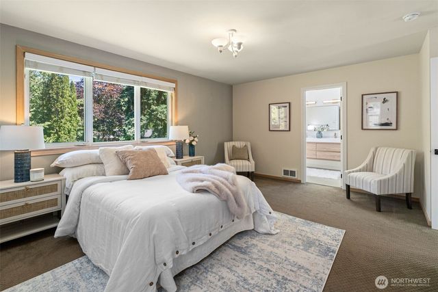 5356 Ruby Place NE, Bainbridge Island, WA 98110