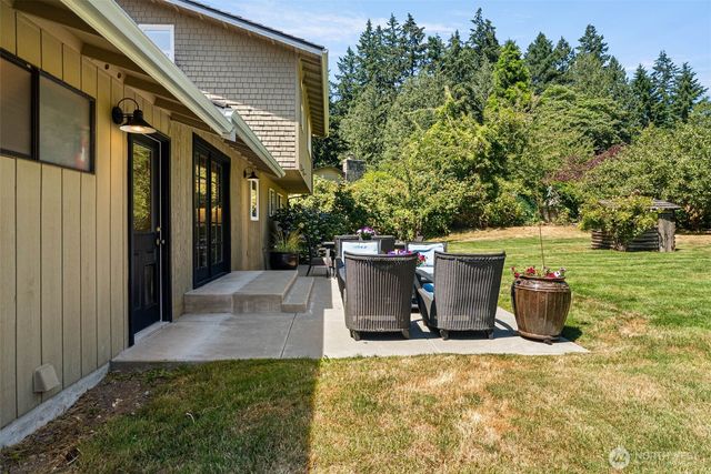 5356 Ruby Place NE, Bainbridge Island, WA 98110