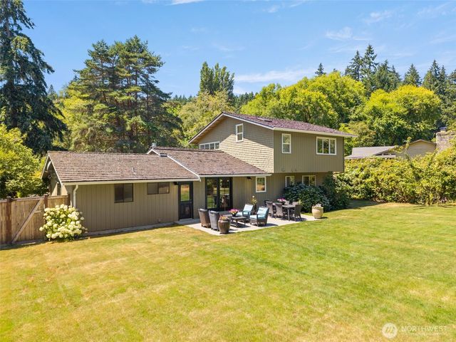 5356 Ruby Place NE, Bainbridge Island, WA 98110