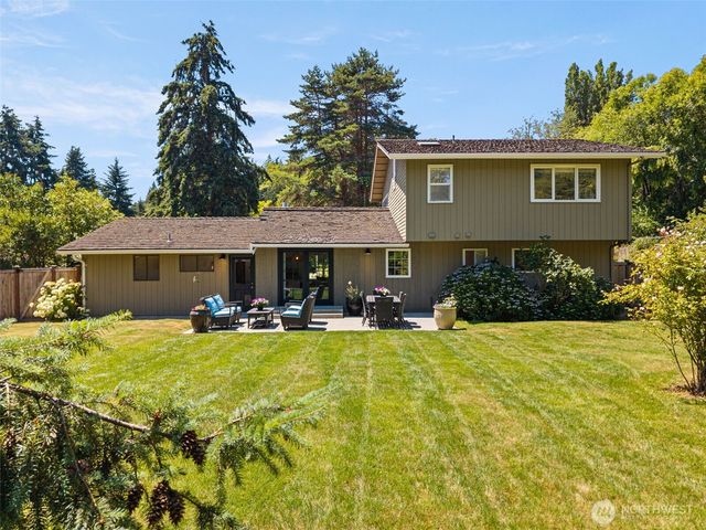 5356 Ruby Place NE, Bainbridge Island, WA 98110