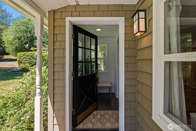 5356 Ruby Place NE, Bainbridge Island, WA 98110