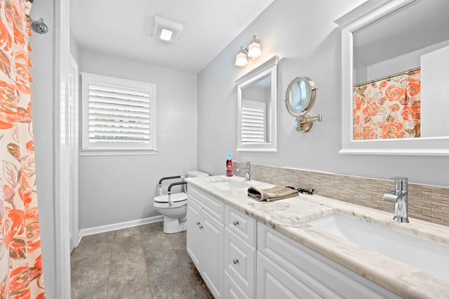 1128 Snead CIR, Bedford, VA 24523