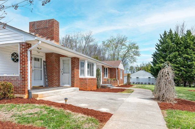 1128 Snead CIR, Bedford, VA 24523