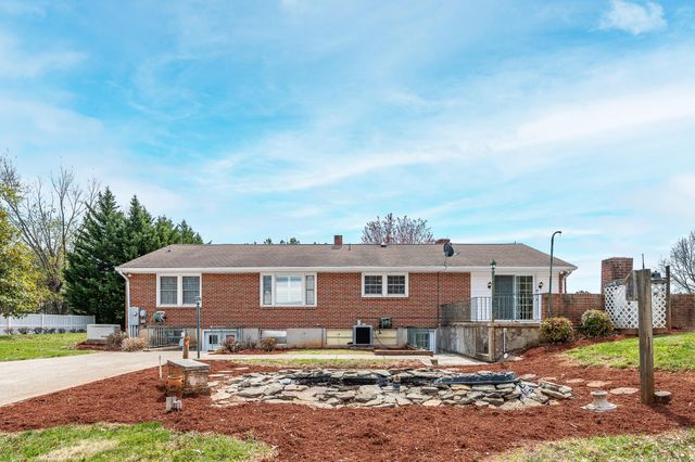 1128 Snead CIR, Bedford, VA 24523