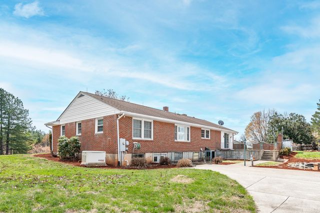 1128 Snead CIR, Bedford, VA 24523