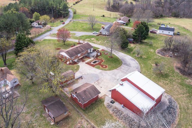 1128 Snead CIR, Bedford, VA 24523