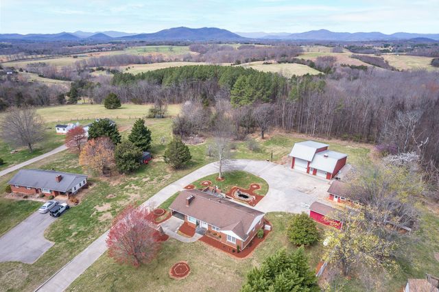 1128 Snead CIR, Bedford, VA 24523