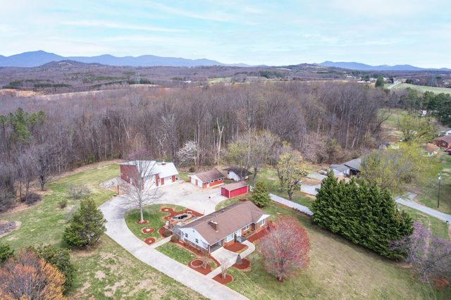 1128 Snead CIR, Bedford, VA 24523