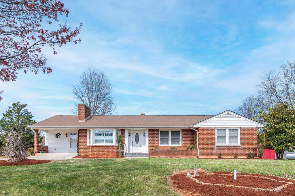 1128 Snead CIR, Bedford, VA 24523