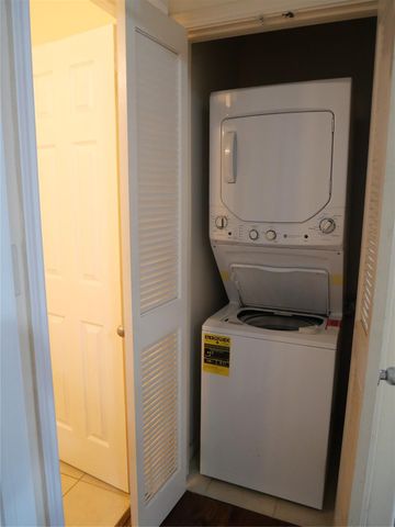 6289 Wilcrest Drive 7302, Houston, TX 77072