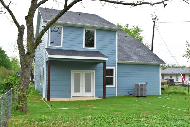 810 Euclid Street, Cleburne, TX 76033