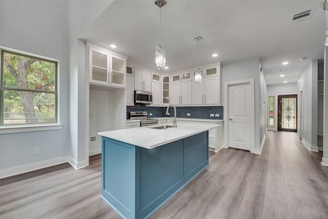 810 Euclid Street, Cleburne, TX 76033