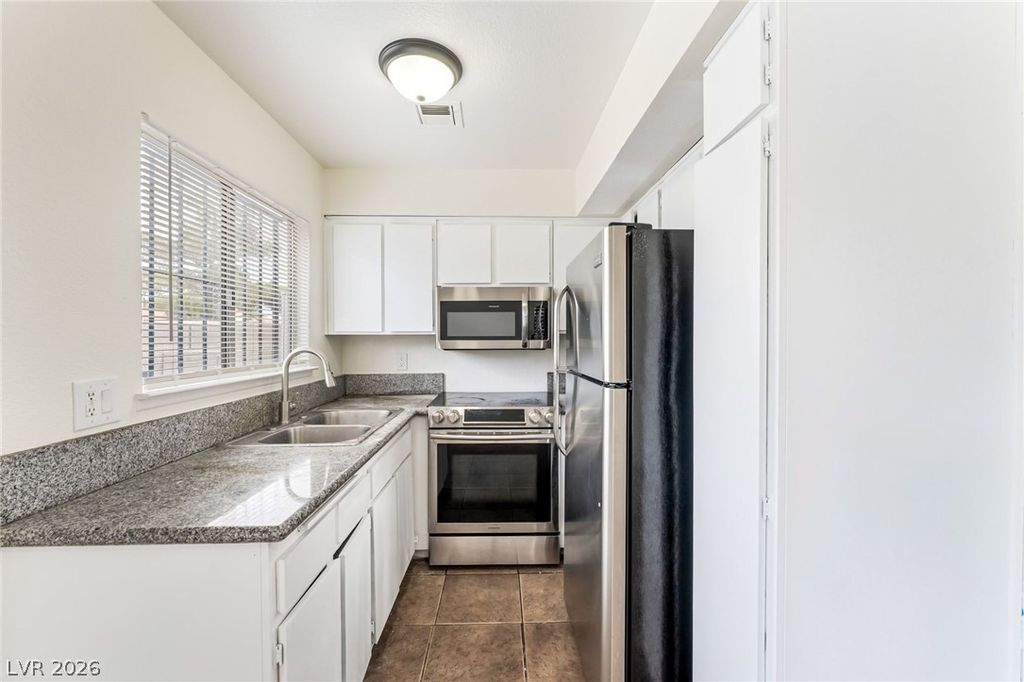 3361 Civic Center Drive F, North Las Vegas, NV 89030 — photo 4