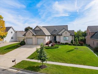 725 S 2nd Street, Mount Horeb, WI 53572