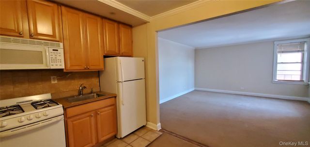 105-37 64th Avenue 3C, Forest Hills, NY 11375