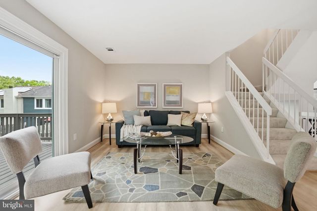 6045 HOLLOW KNOLL CT, Springfield, VA 22152