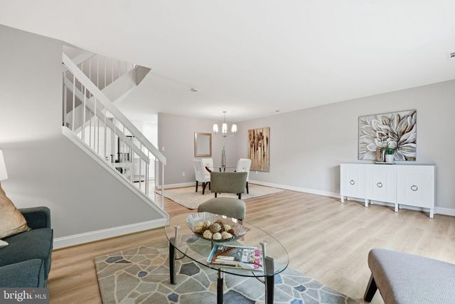 6045 HOLLOW KNOLL CT, Springfield, VA 22152