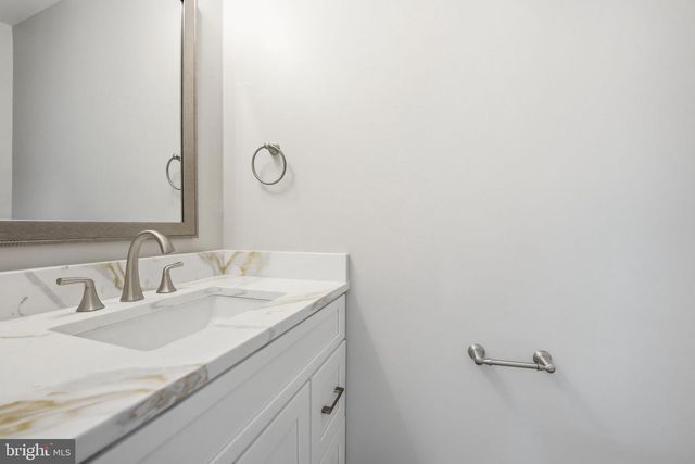 6045 HOLLOW KNOLL CT, Springfield, VA 22152