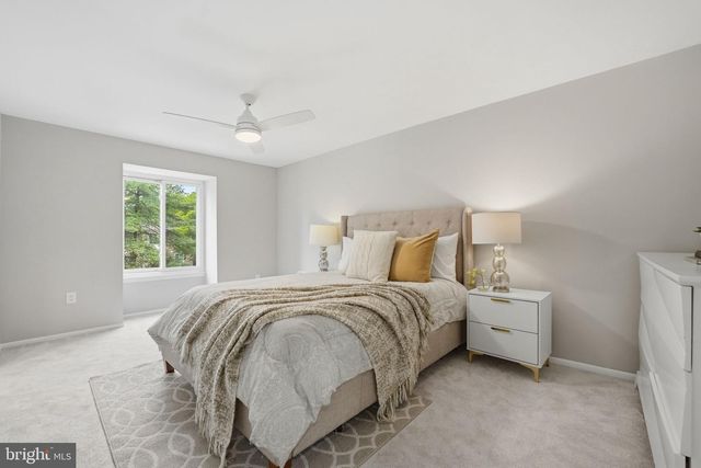 6045 HOLLOW KNOLL CT, Springfield, VA 22152